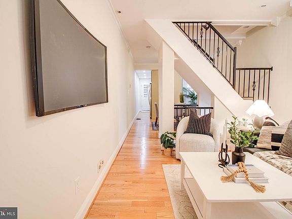 4th image of 934 Binney St