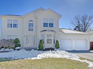 71 Diamond Ln, Howell, NJ 07731