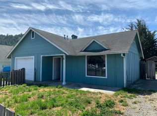 156 Meadow Bridge Ln, Rio Dell, CA 95562