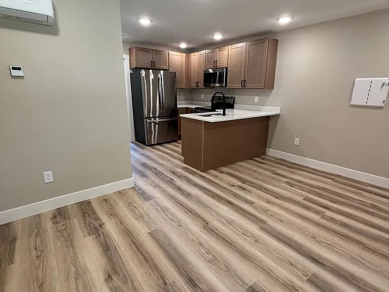 106 E Sycamore St — Photo 54