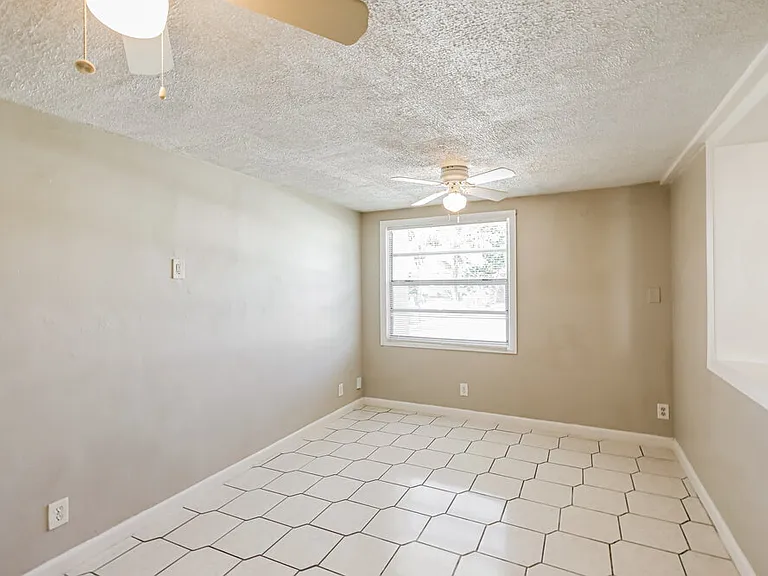 2797 NE 12th Ave — Photo 4