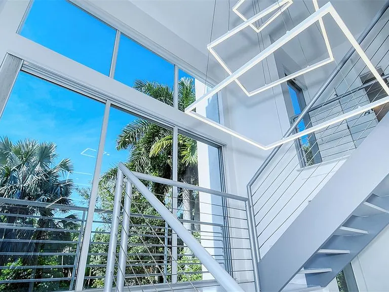 213 N Washington Dr — Photo 52