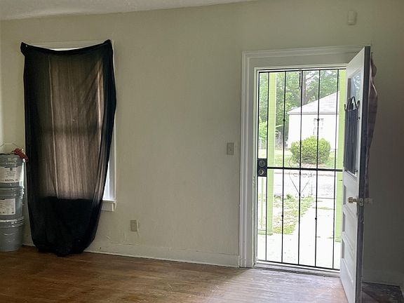 3rd image of 25 E Dempster Ave