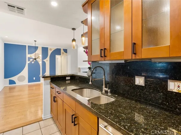 11225 Peach Grove St Unit 203, North Hollywood, CA 91601