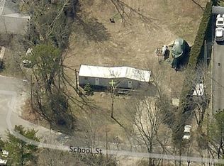 14 School St, Hampton Bays, NY 11946