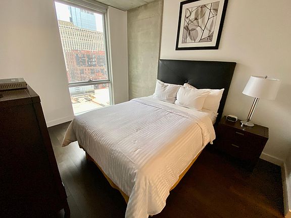 5th image of 553 N Franklin St #1202