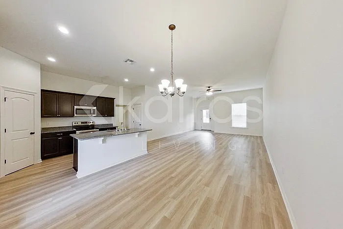 3 bed, 2.0 bath, 1593 sqft, $1,895 — Photo 4