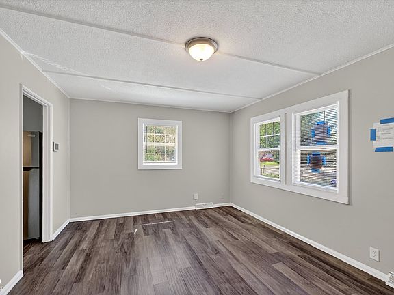 4th image of 2225 N Centennial St