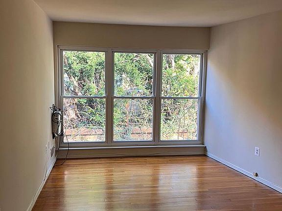 Living Room showing bay window