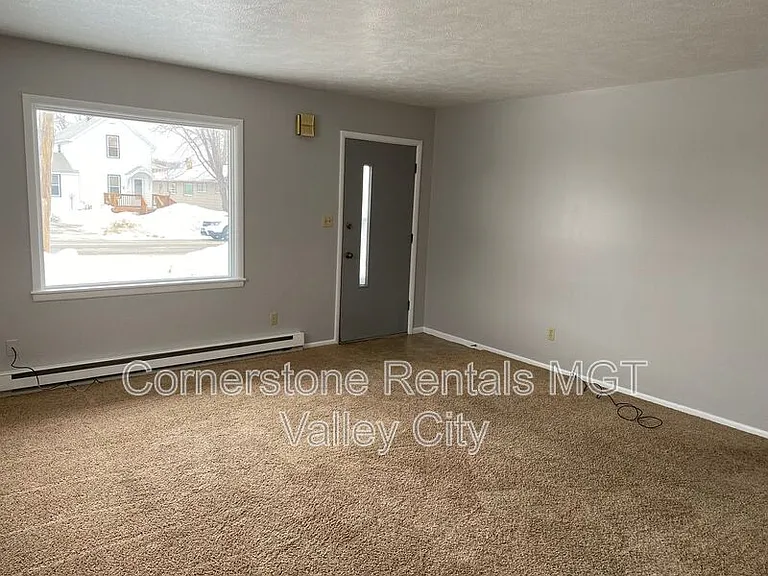 825 3rd St SW — Photo 1