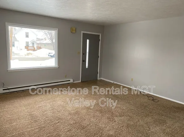 825 3rd St SW, Valley City, ND 58072