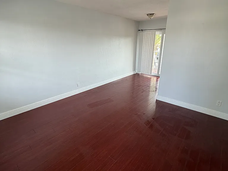 1801 SE 4th St #8 — Photo 7