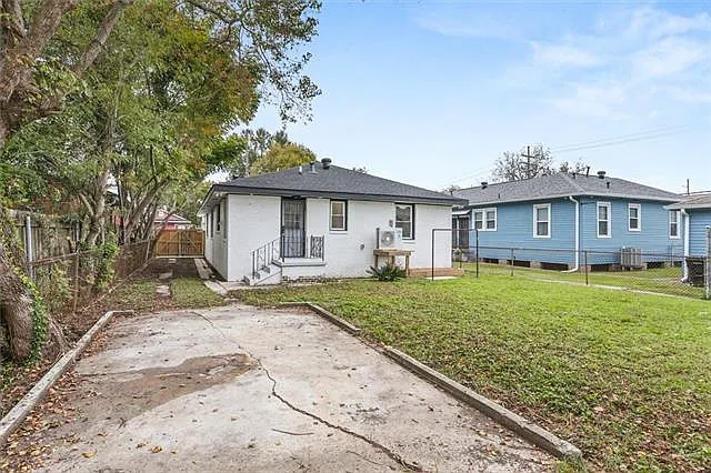 1310 Mazant St — Photo 15