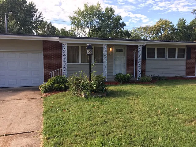 1610 Champlin Dr photo 1