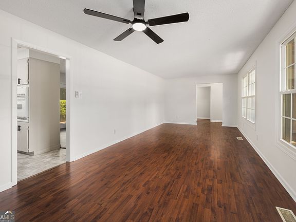 5th image of 608 Meadowridge Dr
