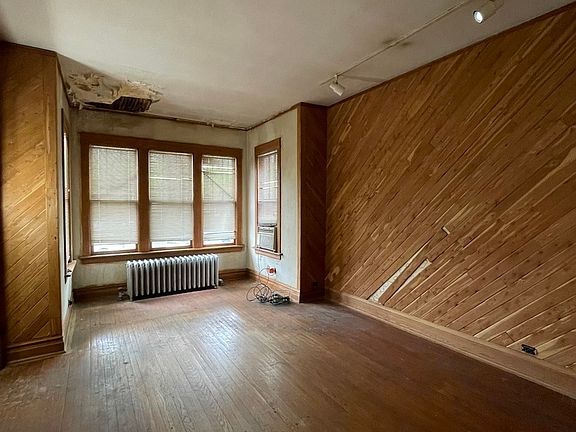2nd image of 3248 N Richmond St