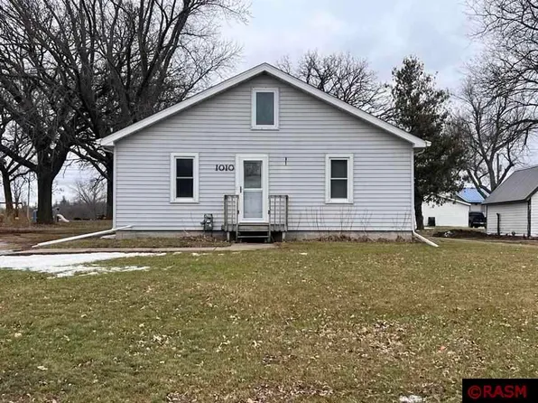 1010 E 7th St, Blue Earth, MN 56013