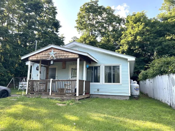 35 Ausable St, Keeseville, NY 12944