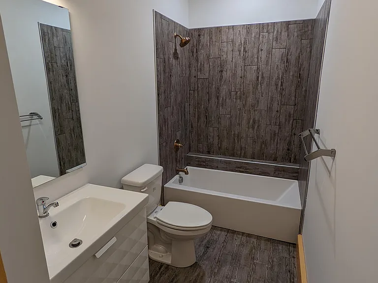 116 E Market St — Photo 18