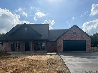 1819 Saint Bernard Ln, Durant, OK 74701