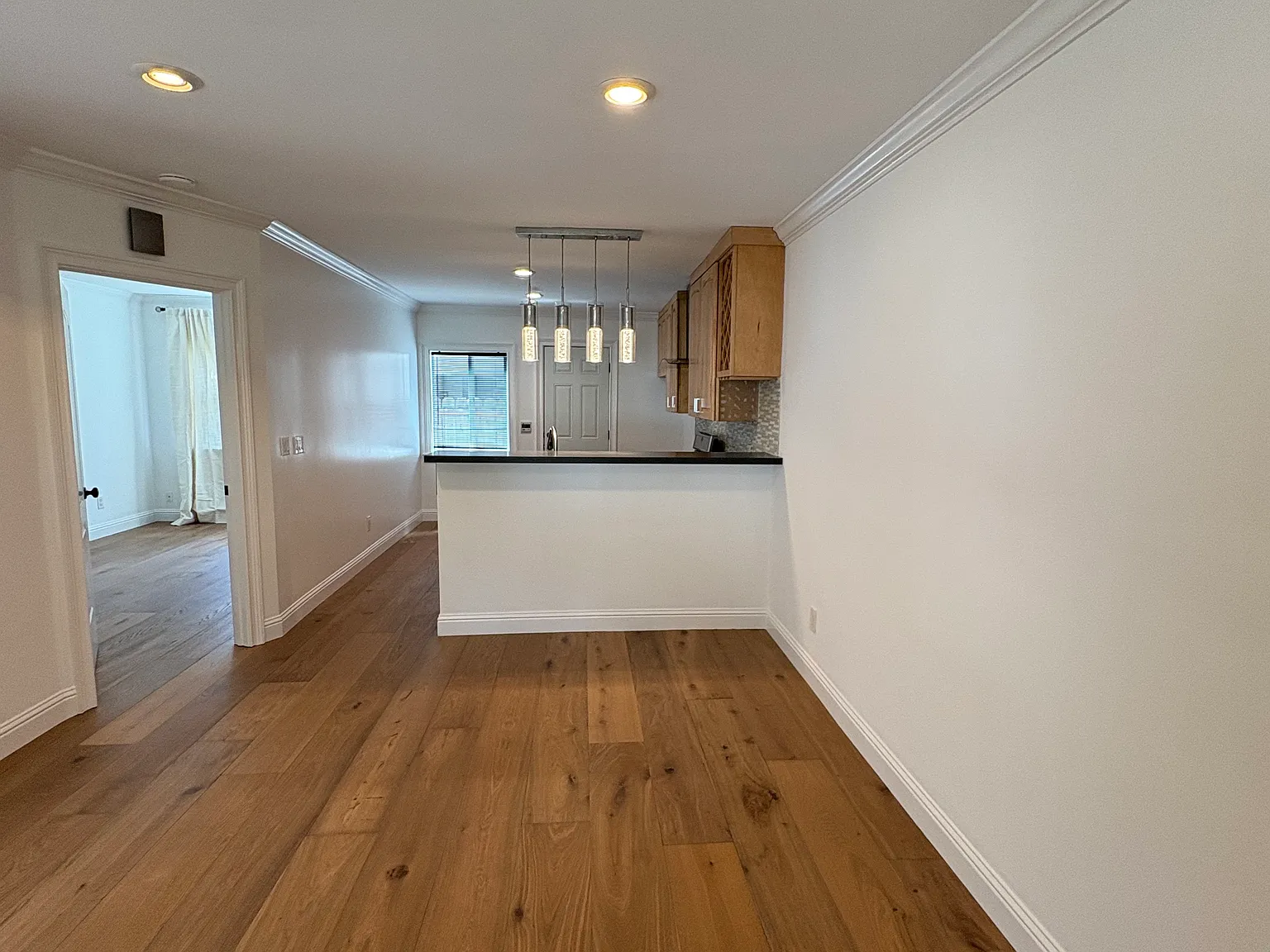 1402 Carmelita Ave — Photo 4