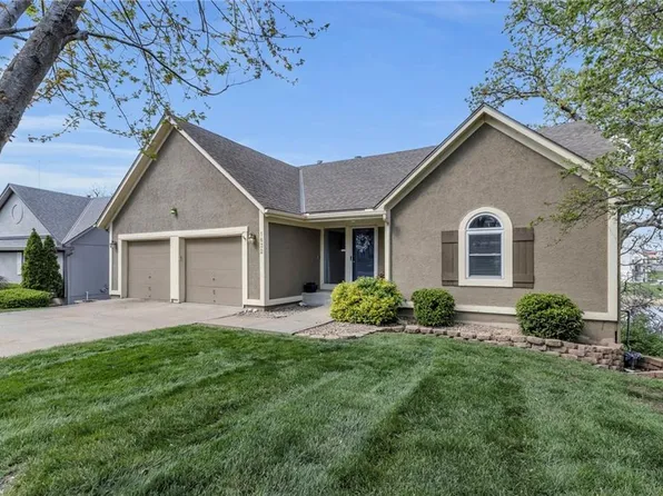1632 N Hunter Dr, Olathe, KS 66061