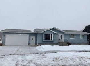 811 2nd St, Scotland, SD 57059