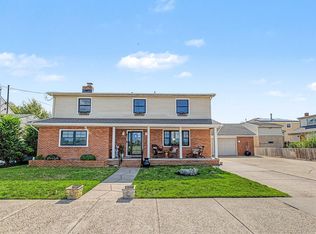 412 N Surrey Ave, Ventnor, NJ 08406