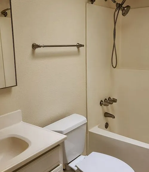 3319 N Dodge Blvd — Photo 8