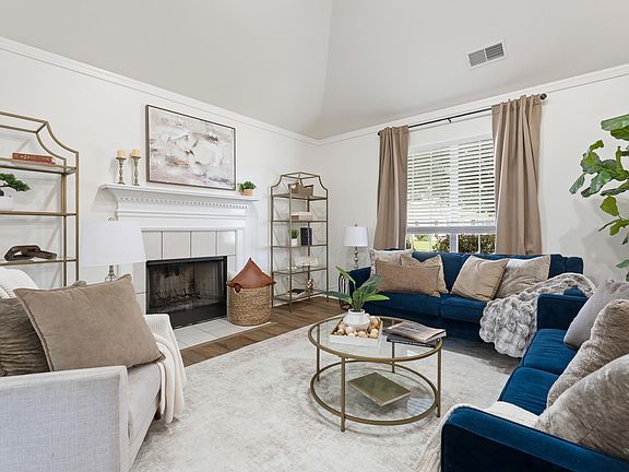 5th image of 199 Stonecliff Cir