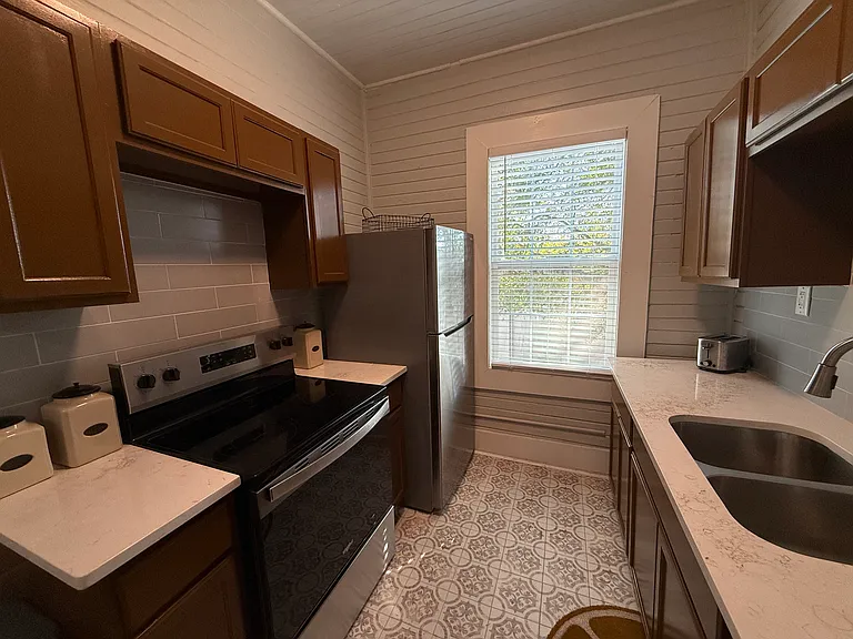 1511 Whitaker St #B — Photo 7