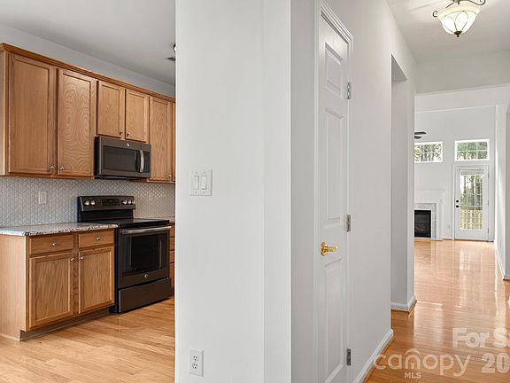 4th image of 4080 Holly Villa Cir