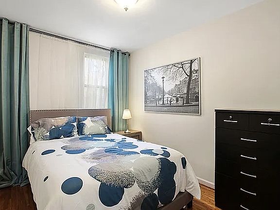 4th image of 221 16th St #1