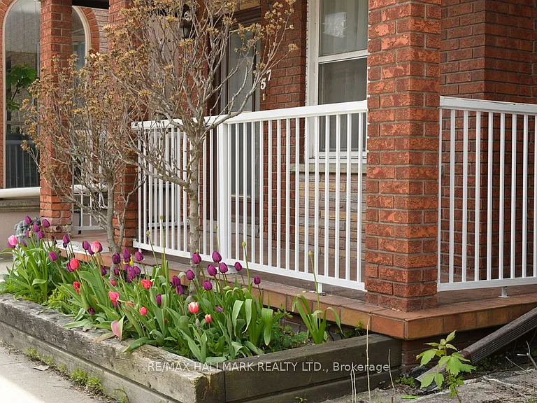 576 Ossington Ave S #2 — Photo 2