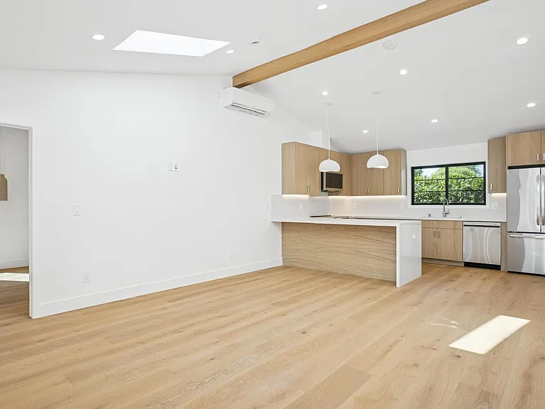 5745 Natick Ave — Photo 8