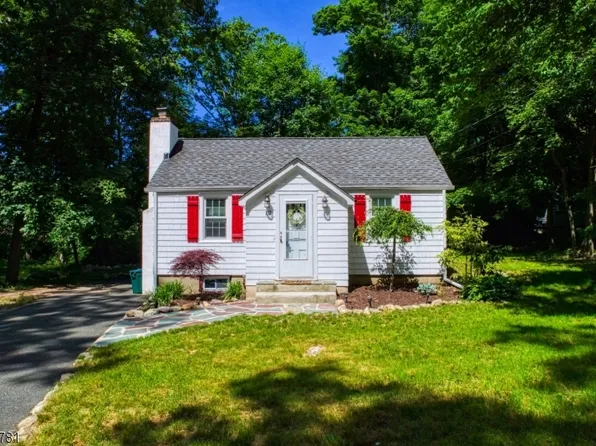 12 Cabot Ln, Kinnelon Boro, NJ 07405