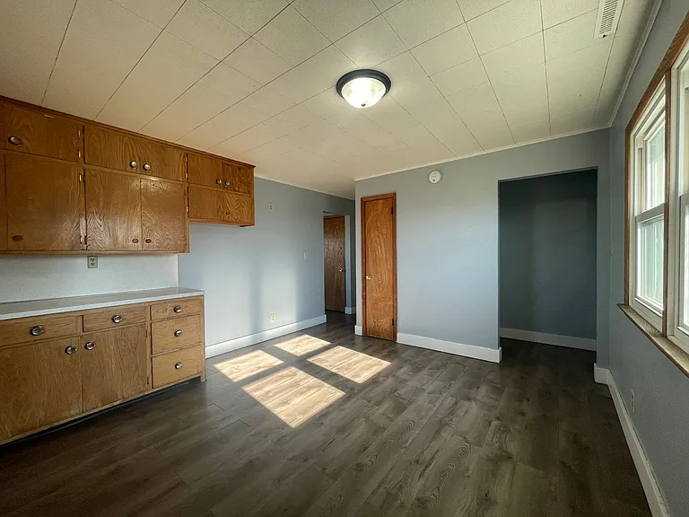 401-403 W Center St — Photo 5