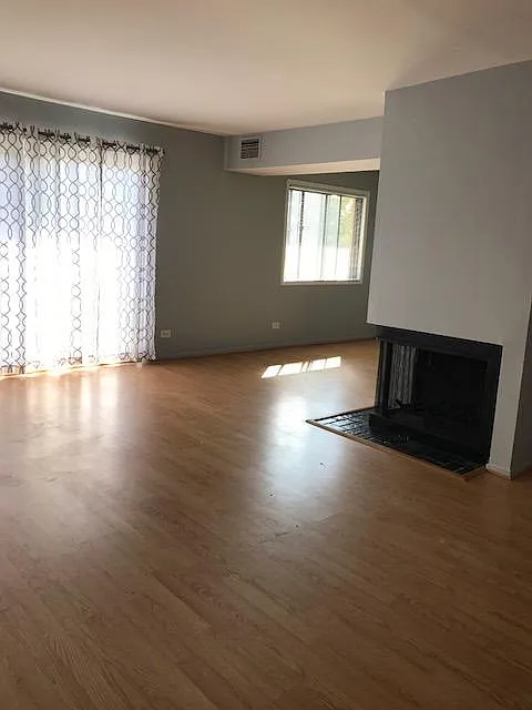 2 bed, 1200 sqft, $1,950 — Photo 2