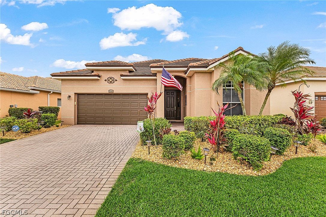 2090 Oxford Ridge Cir