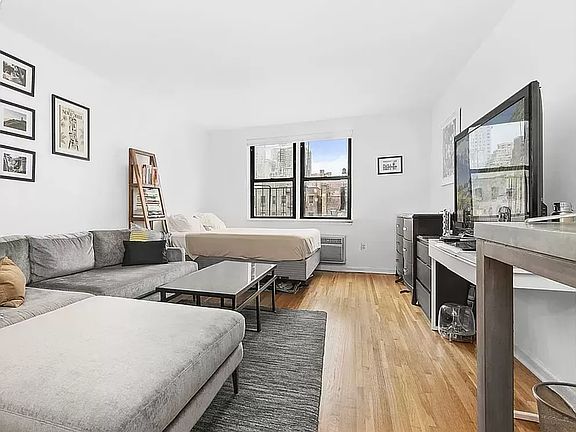 4th image of 228 E 81st St APT 2D