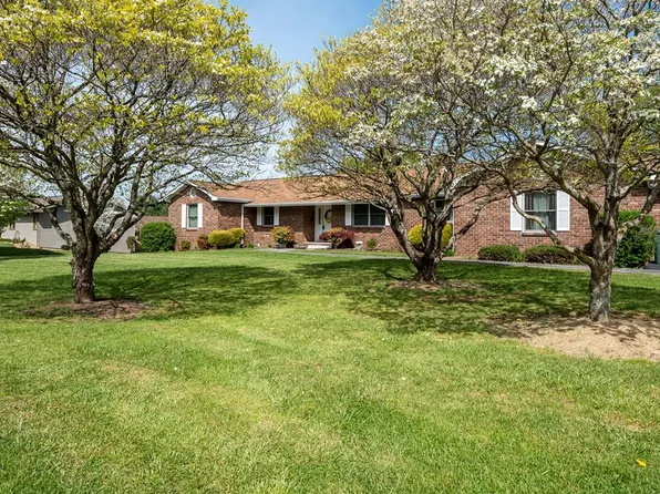 325 Bogey Dr, Abingdon, VA 24211