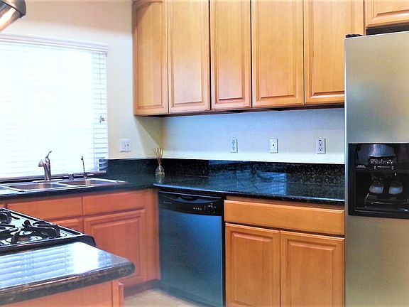 5th image of 4439 Walnut Grove Ave #D