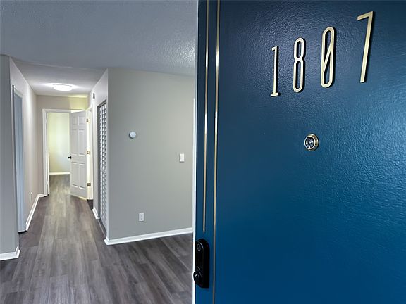 5th image of 123 Hirth Rd APT 1807