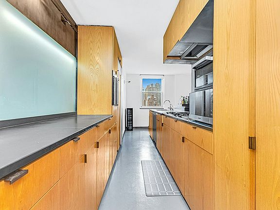 4th image of 501 E 79th St APT 12B