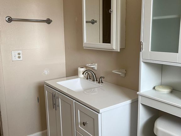 2nd image of 715 Michigan Ct APT 3