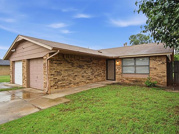 3rd image of 7702 NW 113th Pl