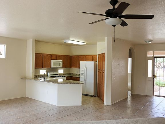 3rd image of 2848 Glengarry Way