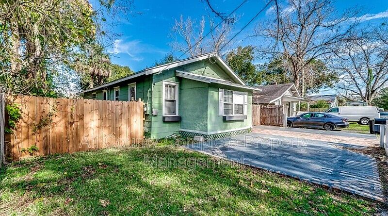 1st image of 2749 Gilmore St