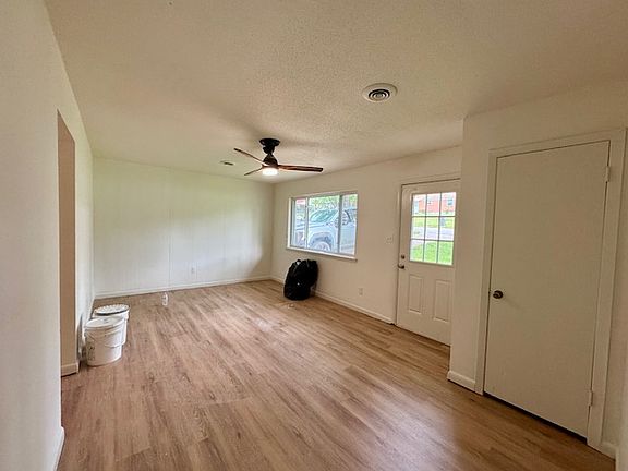 4th image of 2301 Cottonwood Pl