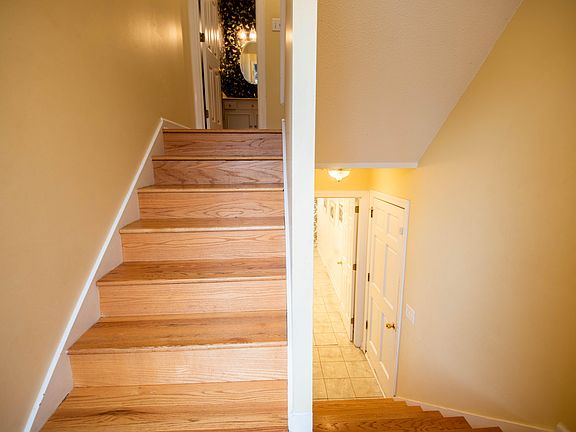 5th image of 527 Winterview Ln